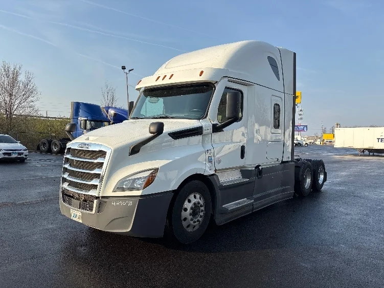 2022 Freightliner Cascadia in Indianapolis, IN — photo 3