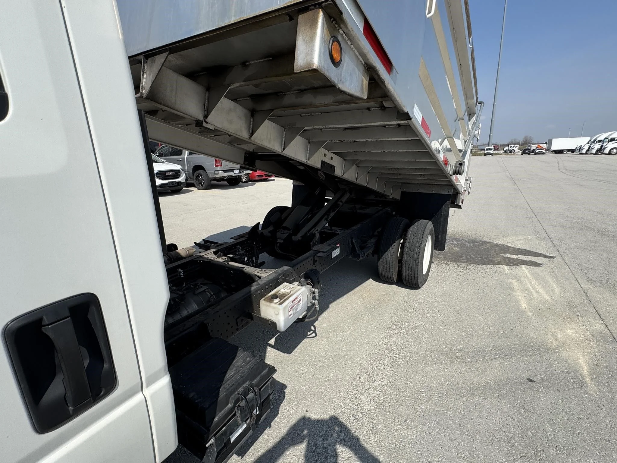 2022 Isuzu NPR — photo 13