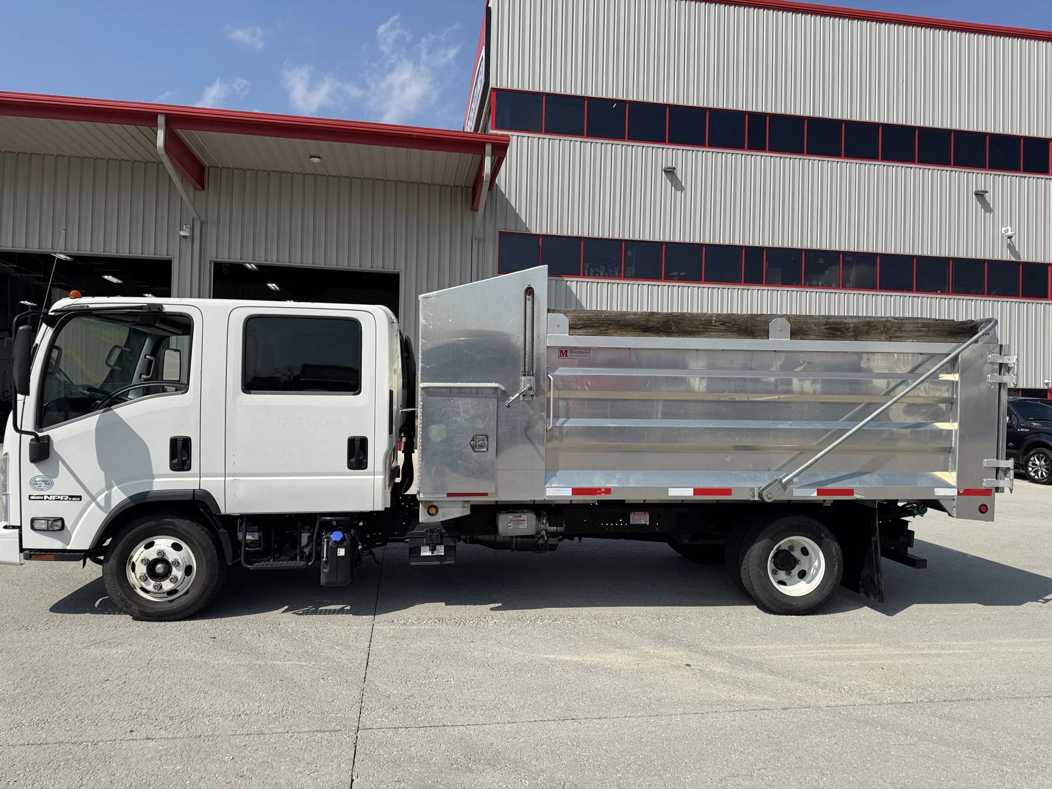 2022 Isuzu NPR — photo 3