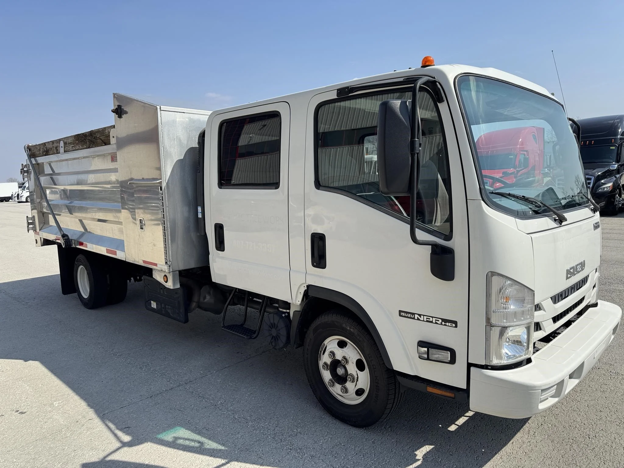 2022 Isuzu NPR — photo 7
