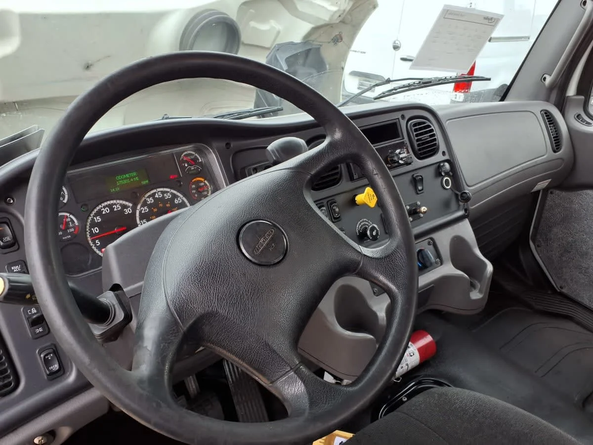 2020 Freightliner M2 106 in Dallas, TX — photo 7