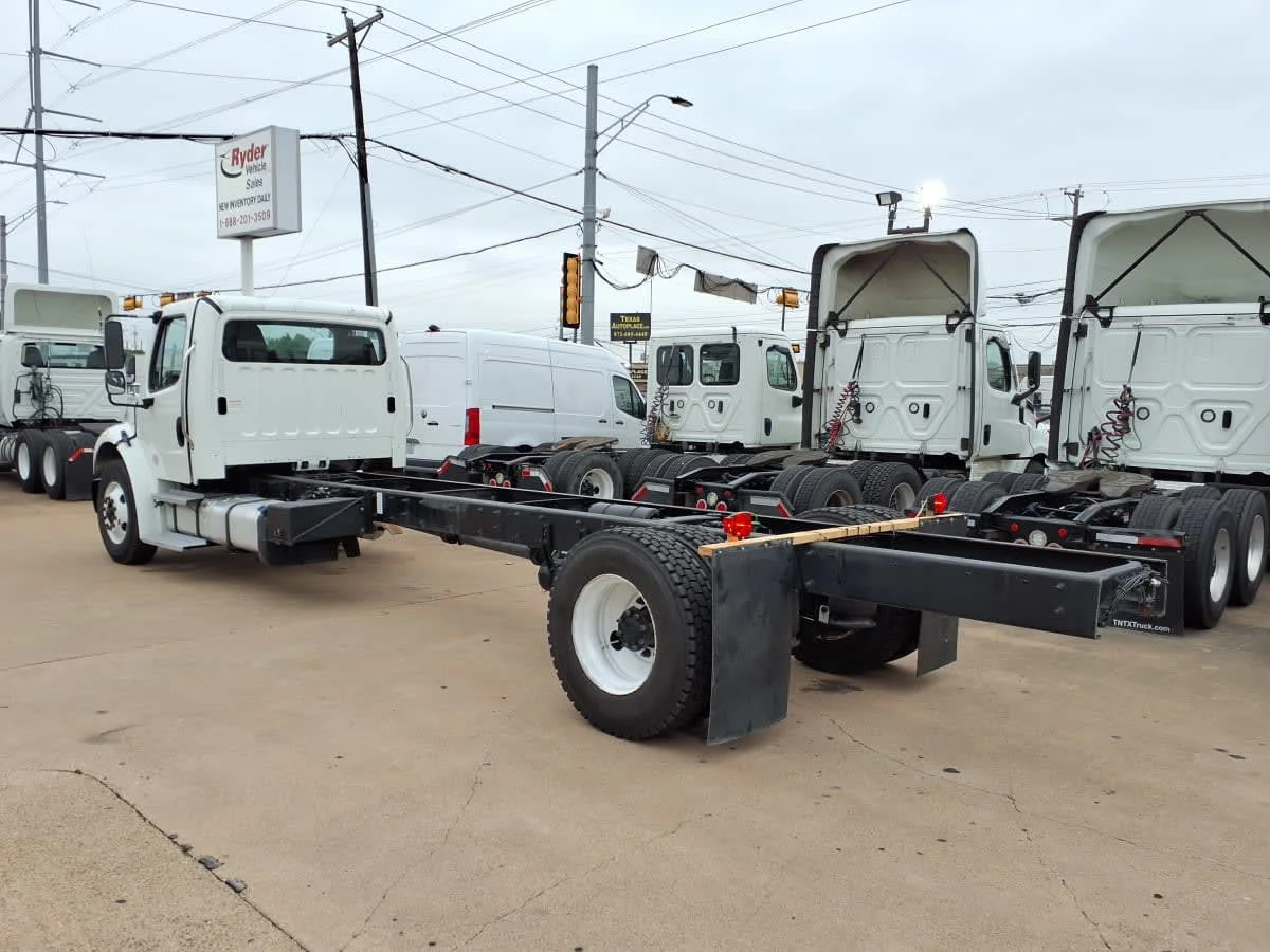 2020 Freightliner M2 106 in Dallas, TX — photo 6