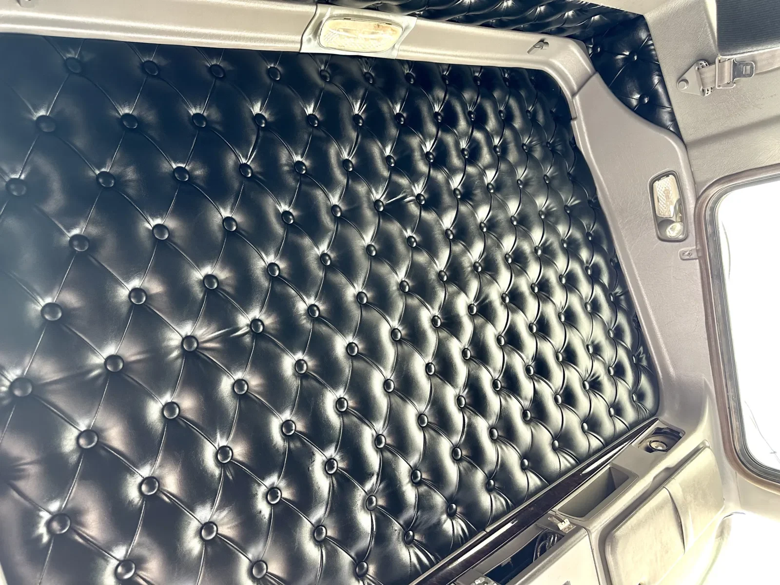 2012 Kenworth T800 - image 20