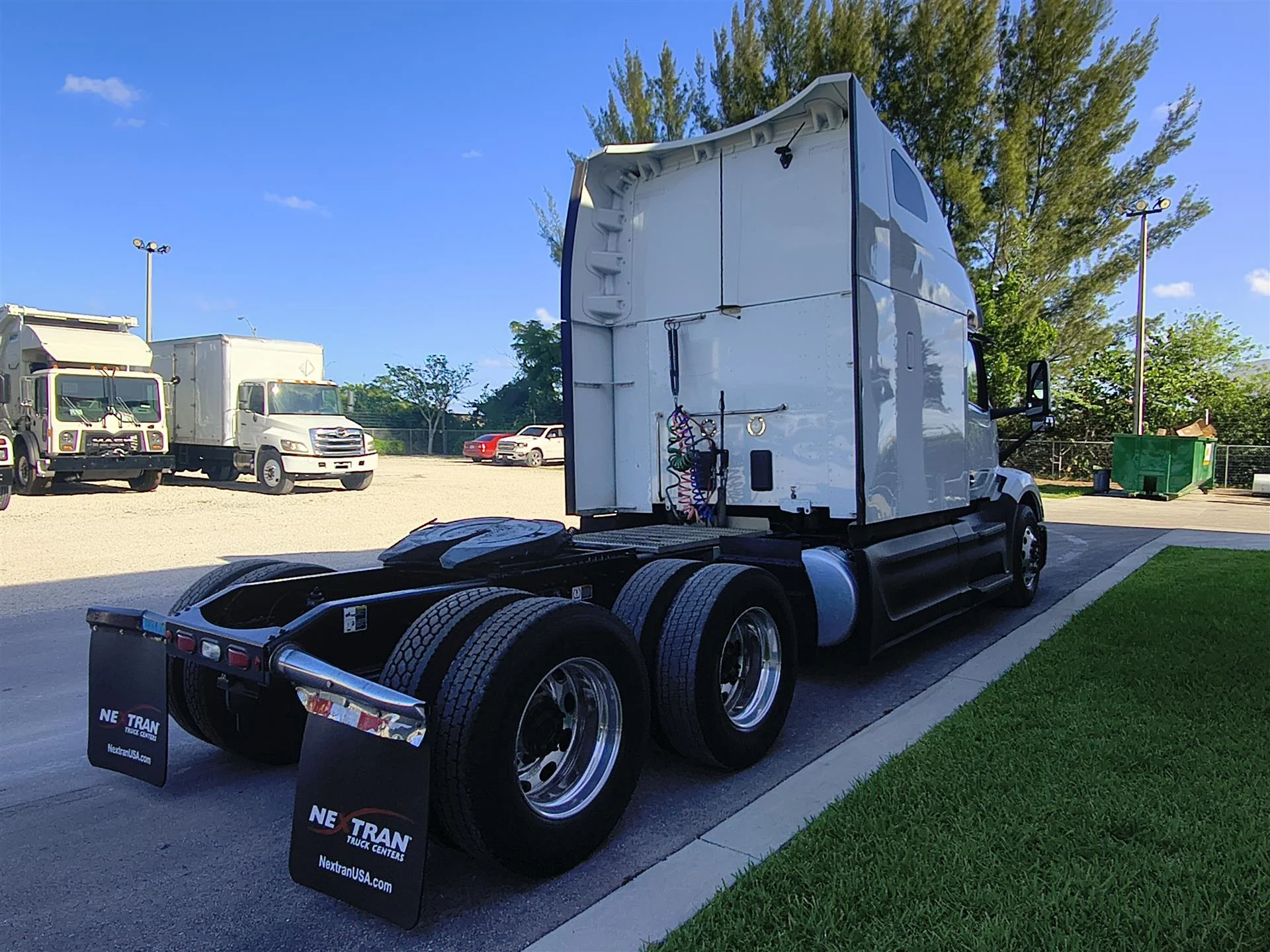 2023 Peterbilt 579 in Fort Lauderdale, FL — photo 5