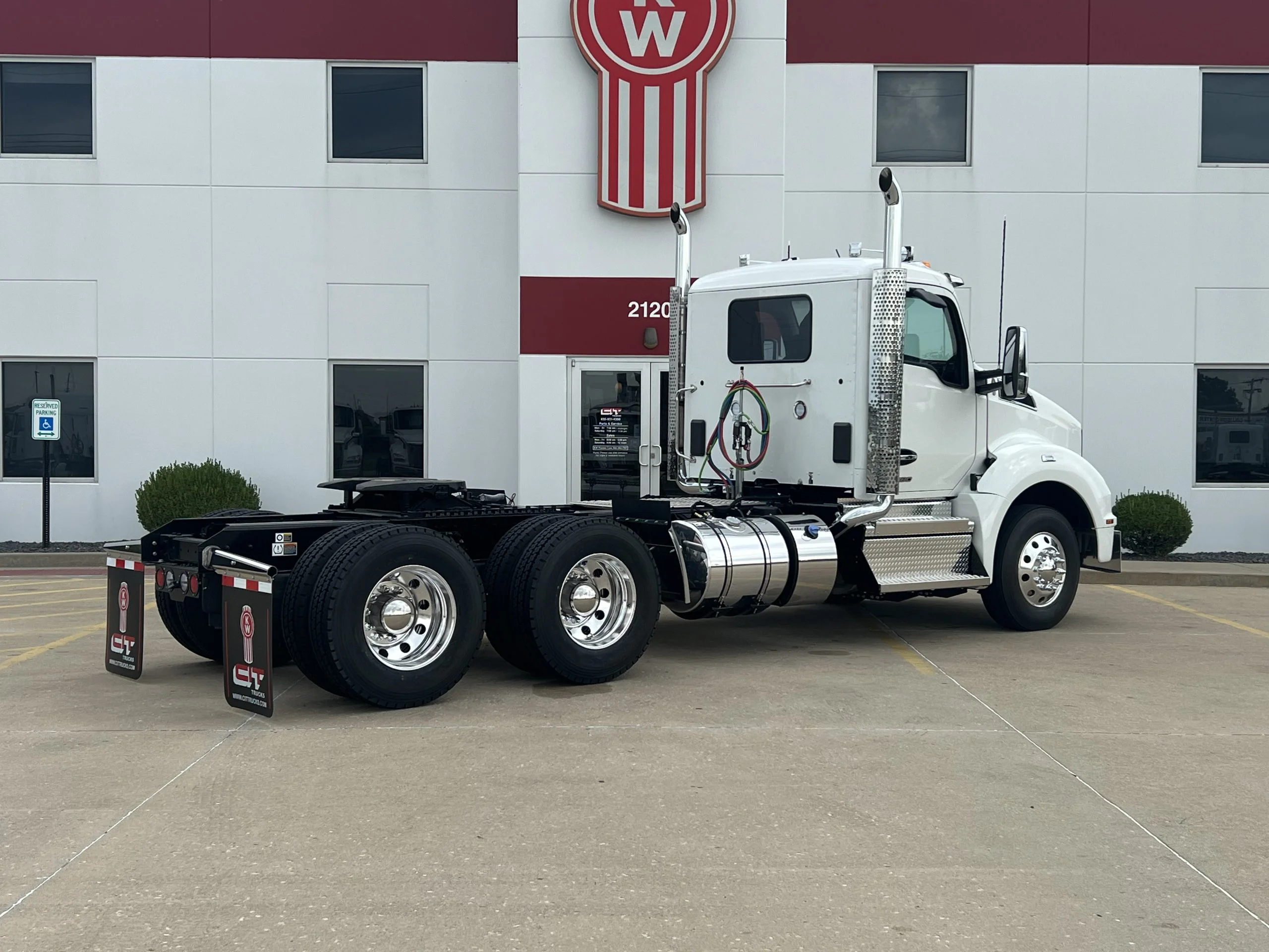 2027 Kenworth T880 in Troy, IL — photo 5
