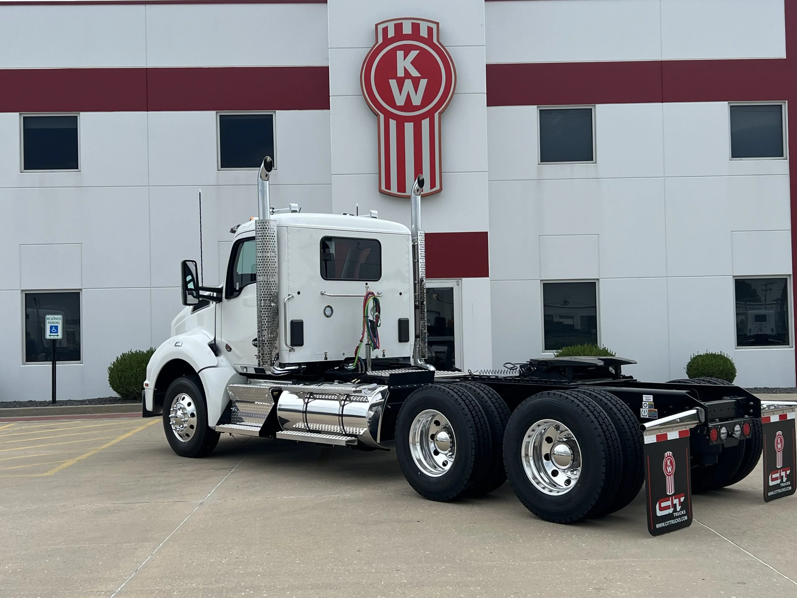 2027 Kenworth T880 in Troy, IL — photo 6