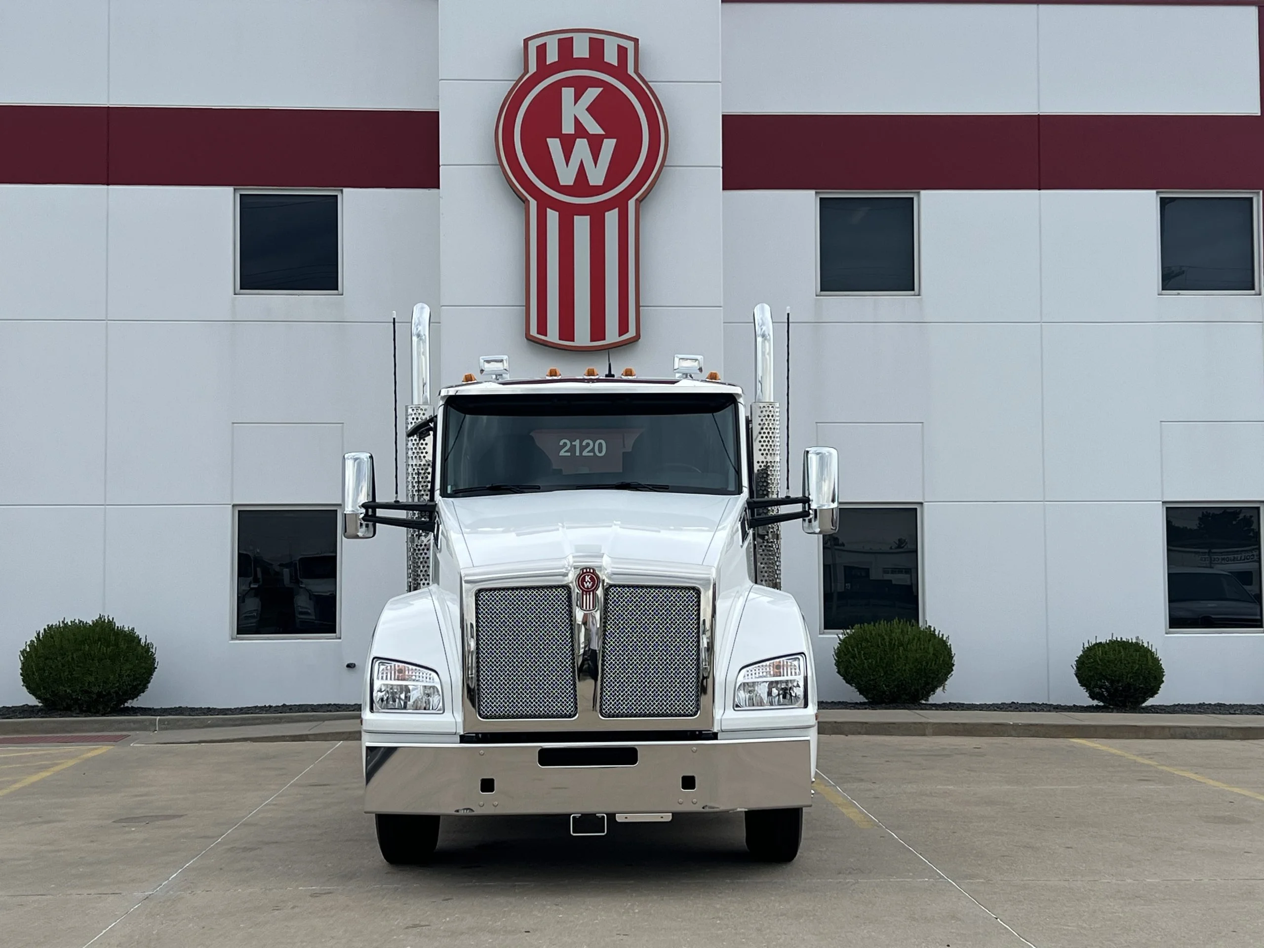 2027 Kenworth T880 in Troy, IL — photo 2