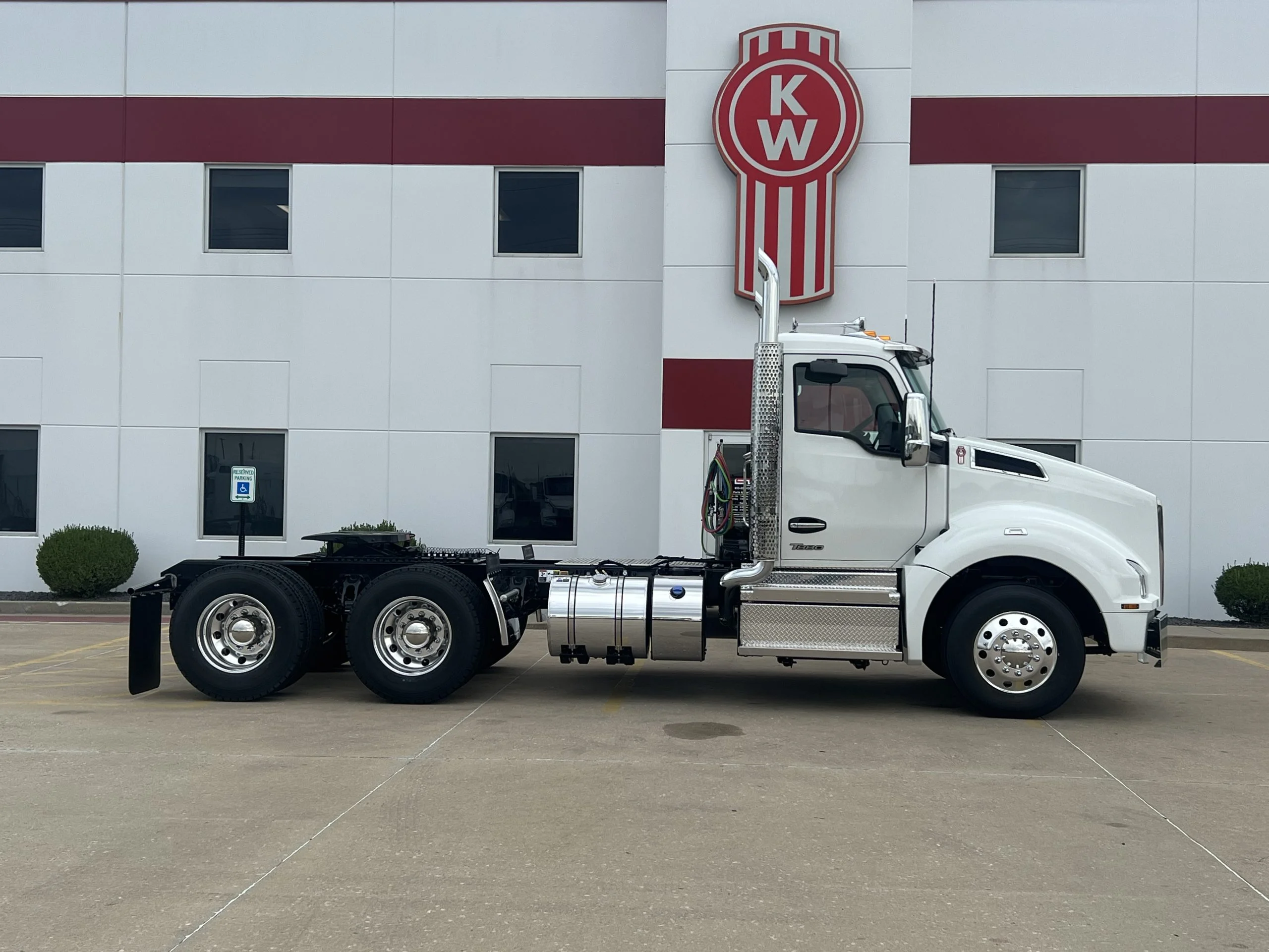 2027 Kenworth T880 in Troy, IL — photo 4