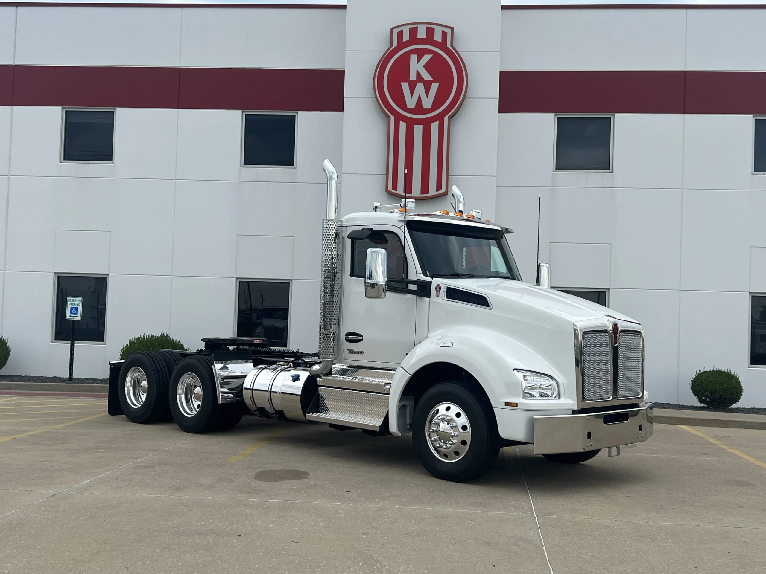 2027 Kenworth T880 in Troy, IL — photo 3