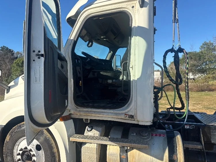 2019 Freightliner Cascadia in Houston, TX — photo 9