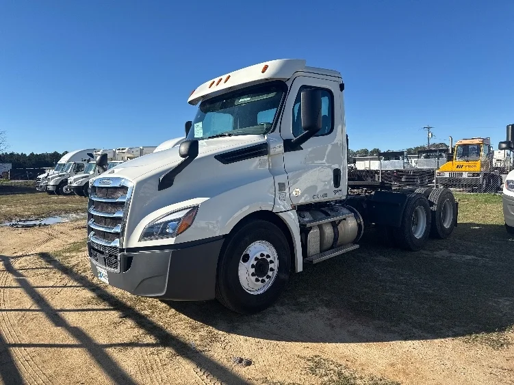2019 Freightliner Cascadia in Houston, TX — photo 3