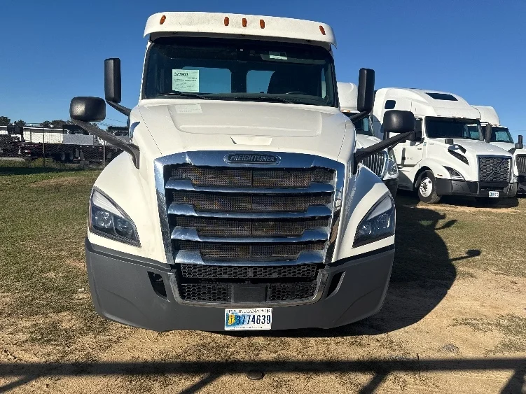 2019 Freightliner Cascadia in Houston, TX — photo 2