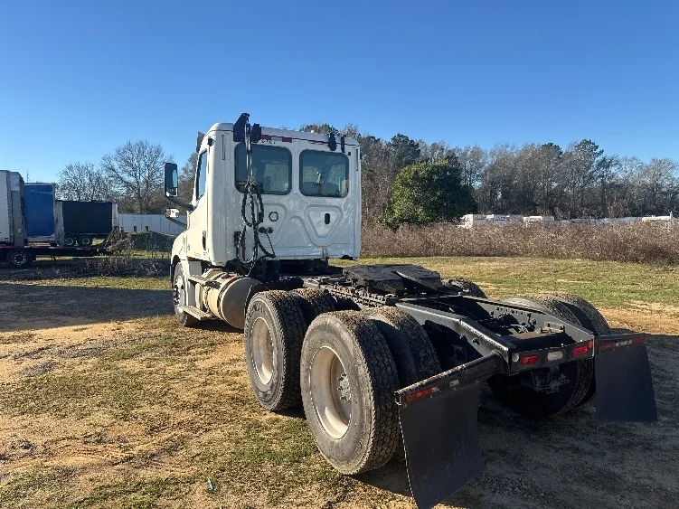 2019 Freightliner Cascadia in Houston, TX — photo 5
