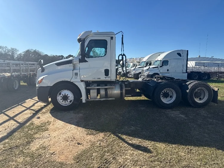 2019 Freightliner Cascadia in Houston, TX — photo 4