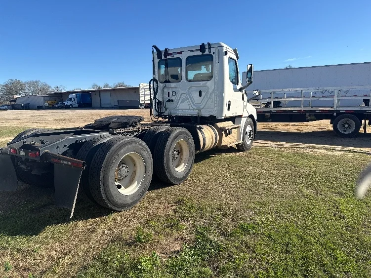 2019 Freightliner Cascadia in Houston, TX — photo 7