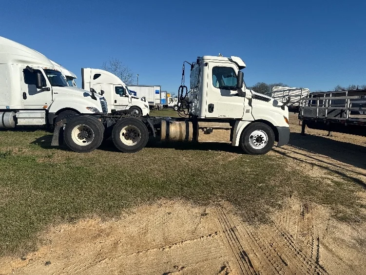 2019 Freightliner Cascadia in Houston, TX — photo 8