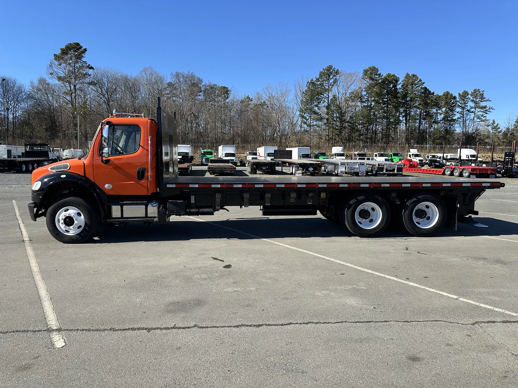 2018 Freightliner M2 106 - image 2