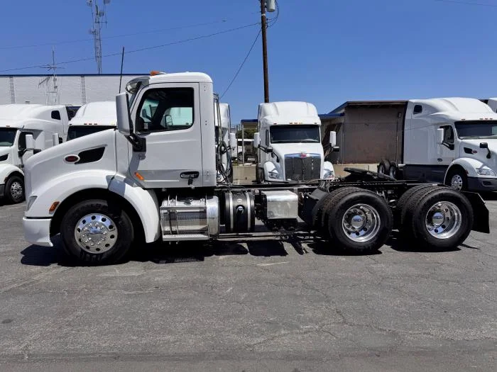 2021 Peterbilt 579 in Los Angeles, CA — photo 9