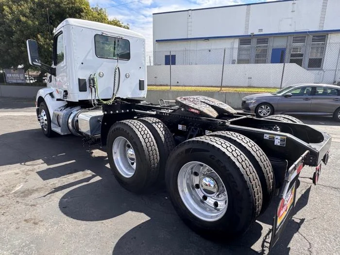 2021 Peterbilt 579 - image 8