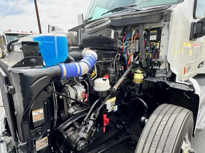 2021 Peterbilt 579 in Los Angeles, CA — photo 10