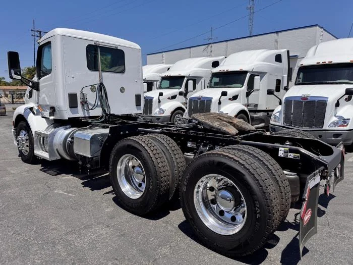 2021 Peterbilt 579 in Los Angeles, CA — photo 8