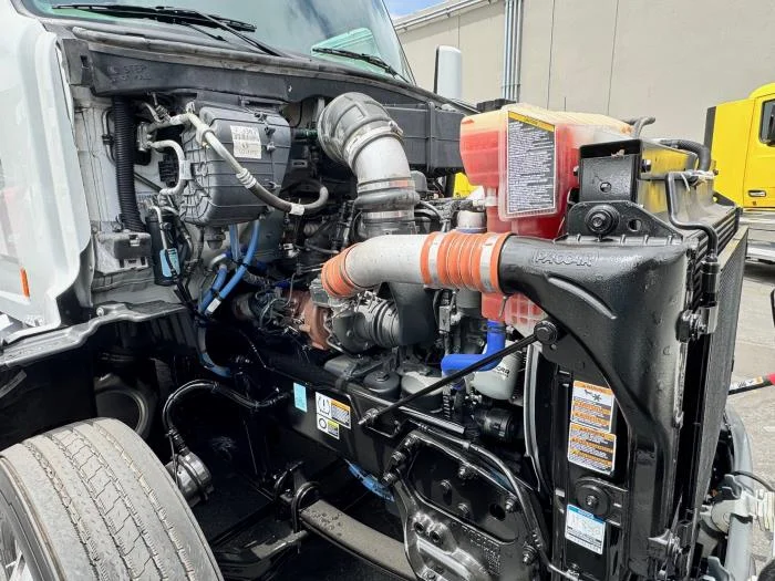 2021 Peterbilt 579 in Los Angeles, CA — photo 11