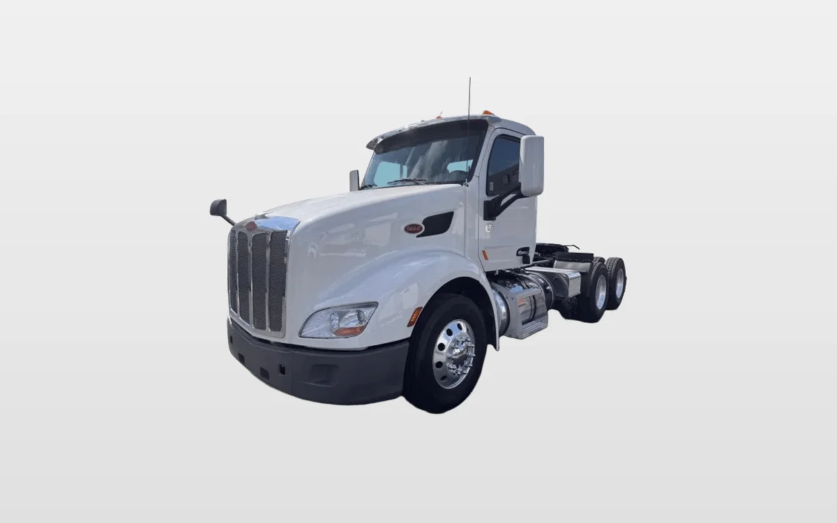 2021 Peterbilt 579 - image 1