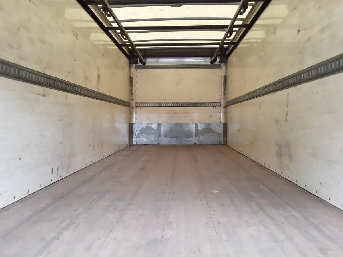 2019 Isuzu NRR - image 8