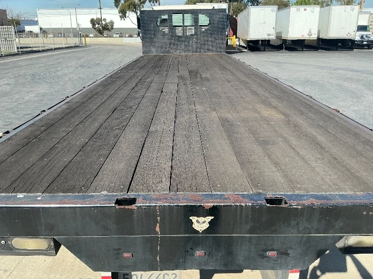 2018 Freightliner M2 106 - image 10