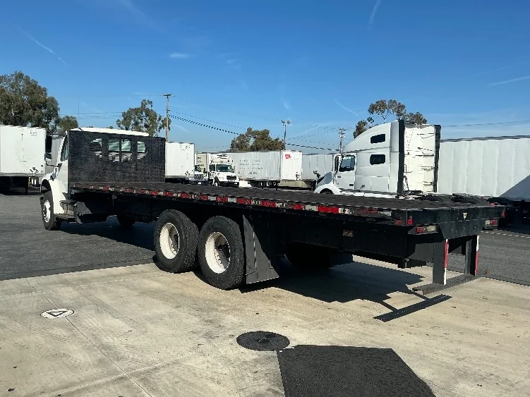 2018 Freightliner M2 106 - image 6