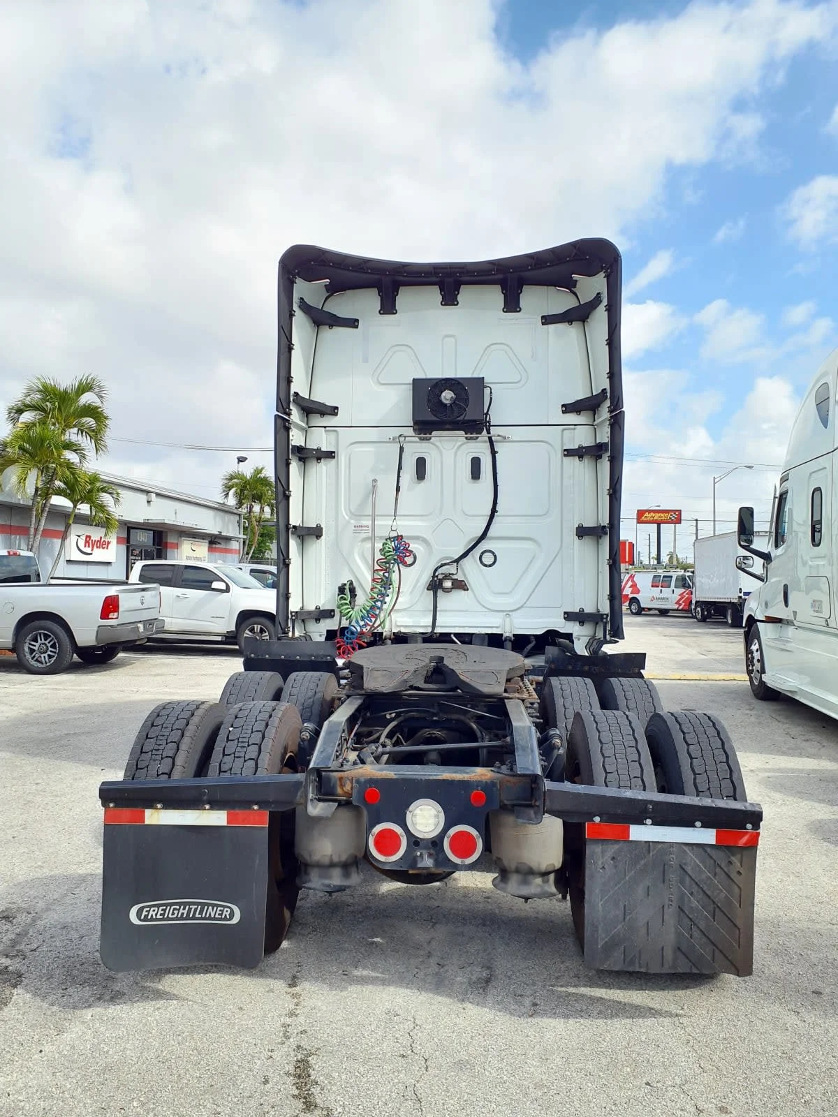2022 Freightliner Cascadia - image 5