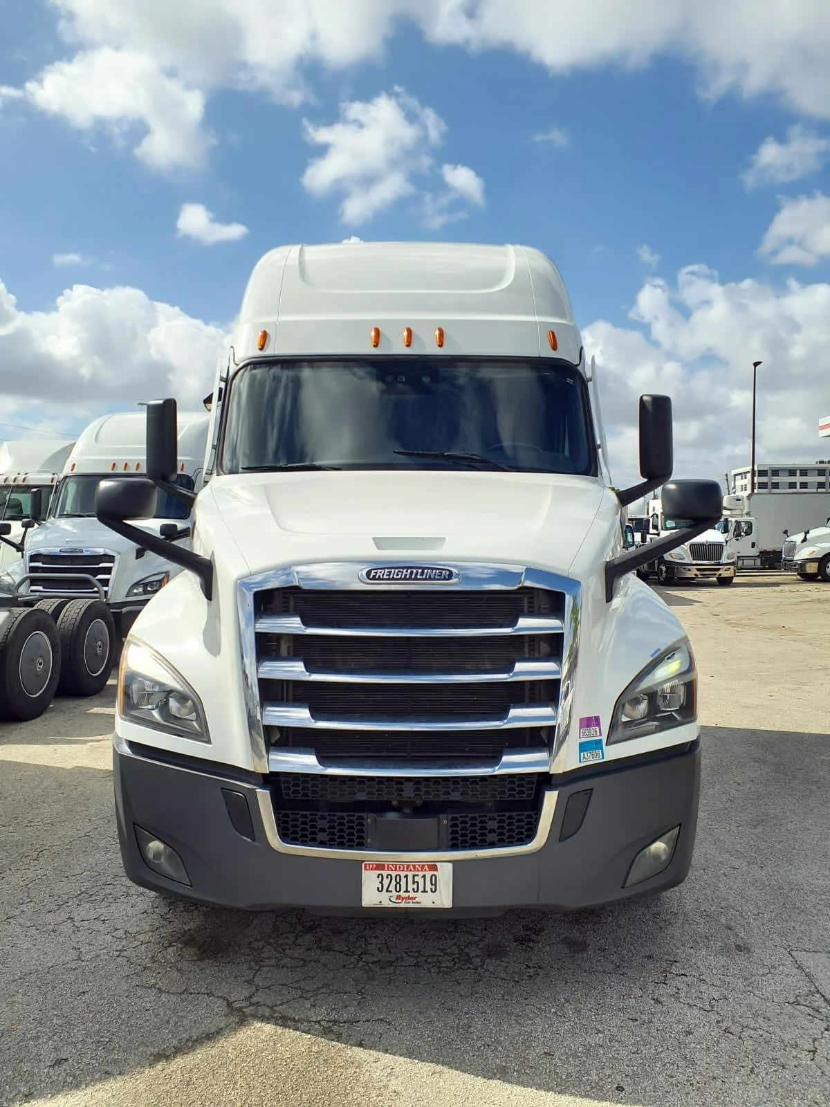 2022 Freightliner Cascadia - image 2