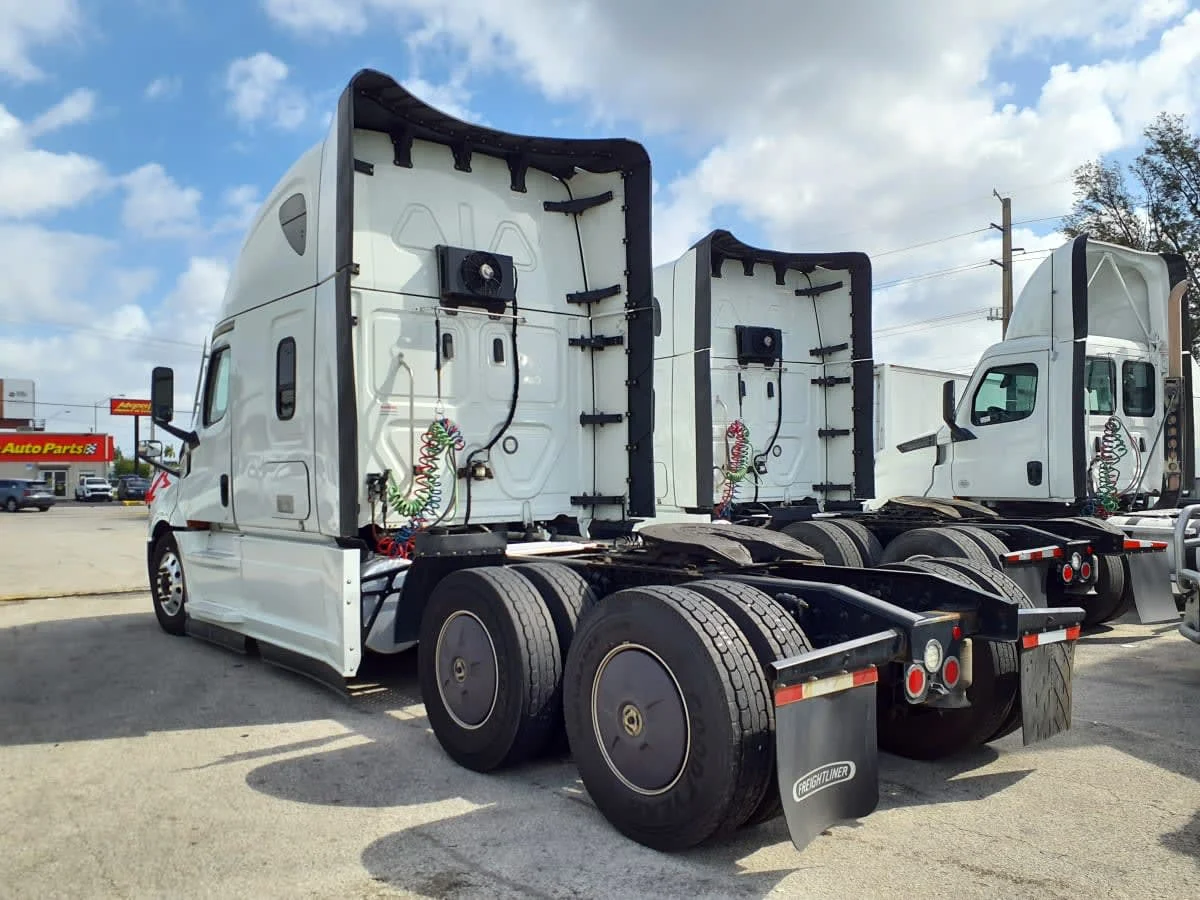 2022 Freightliner Cascadia - image 6