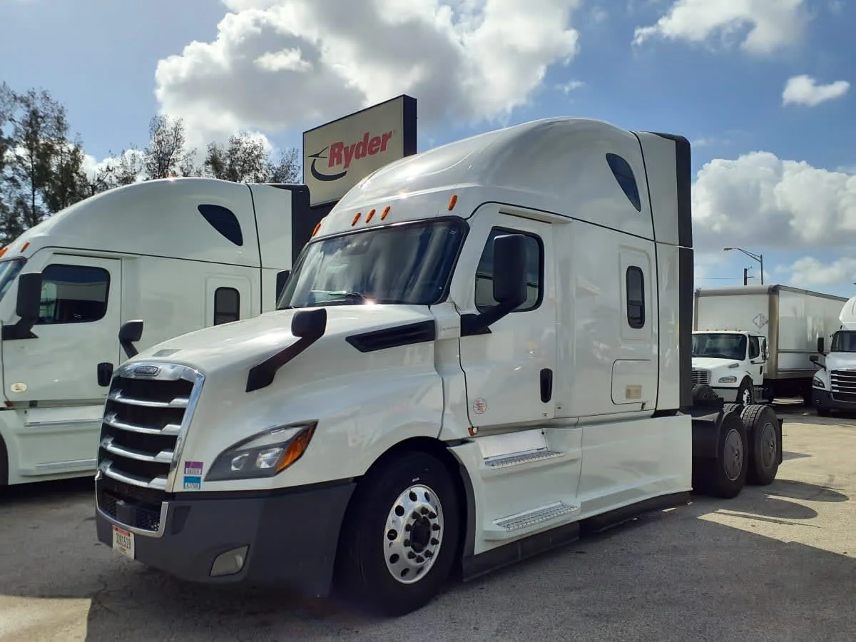 2022 Freightliner Cascadia in Miami, FL