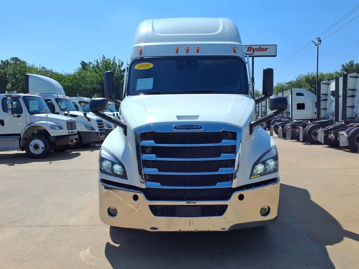 2020 Freightliner Cascadia in Houston, TX — photo 2