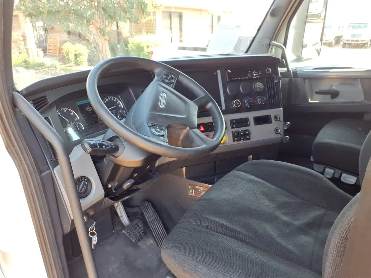 2020 Freightliner Cascadia in Houston, TX — photo 7