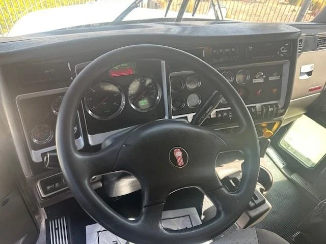 2019 Kenworth T800 - image 11