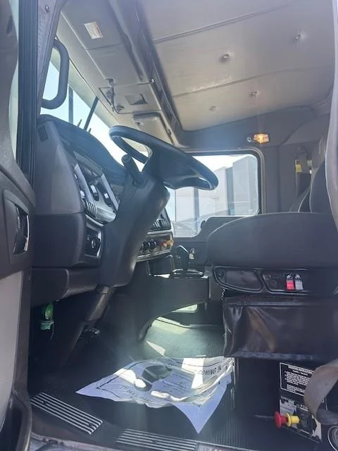 2019 Kenworth T800 in Fontana, CA — photo 9