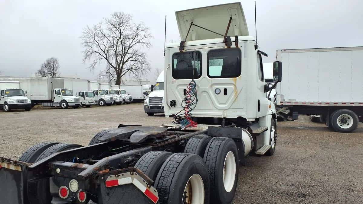 2018 Freightliner Cascadia in West Chester, OH — photo 4