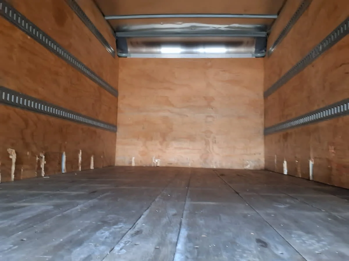 2018 Isuzu NRR - image 8