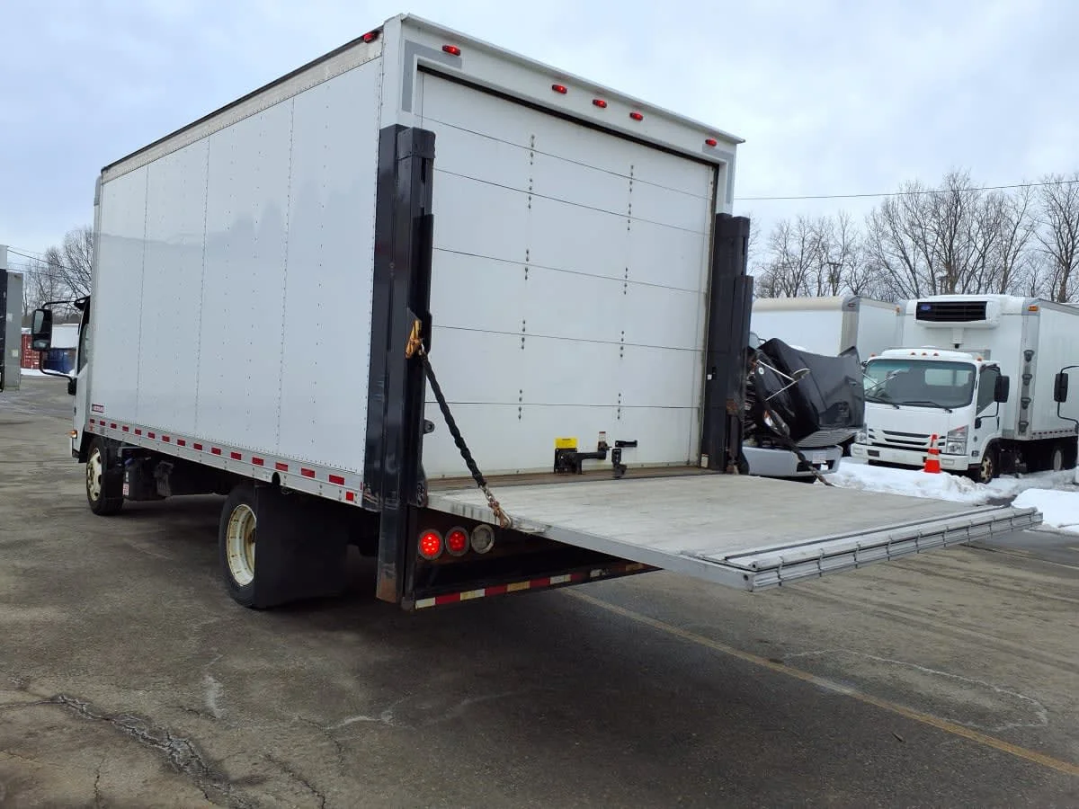 2018 Isuzu NRR - image 6