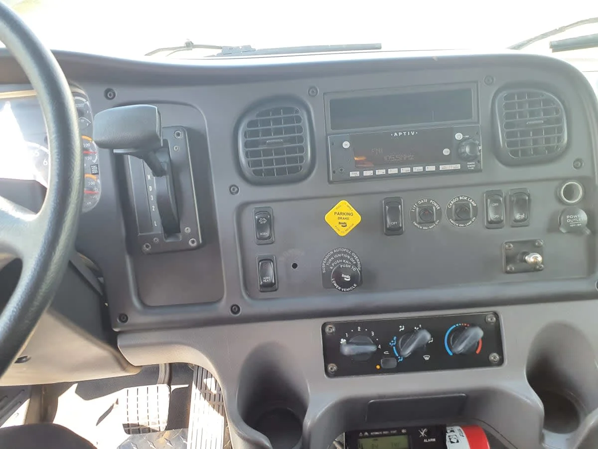 2016 Freightliner M2 106 in Springfield, MA — photo 8
