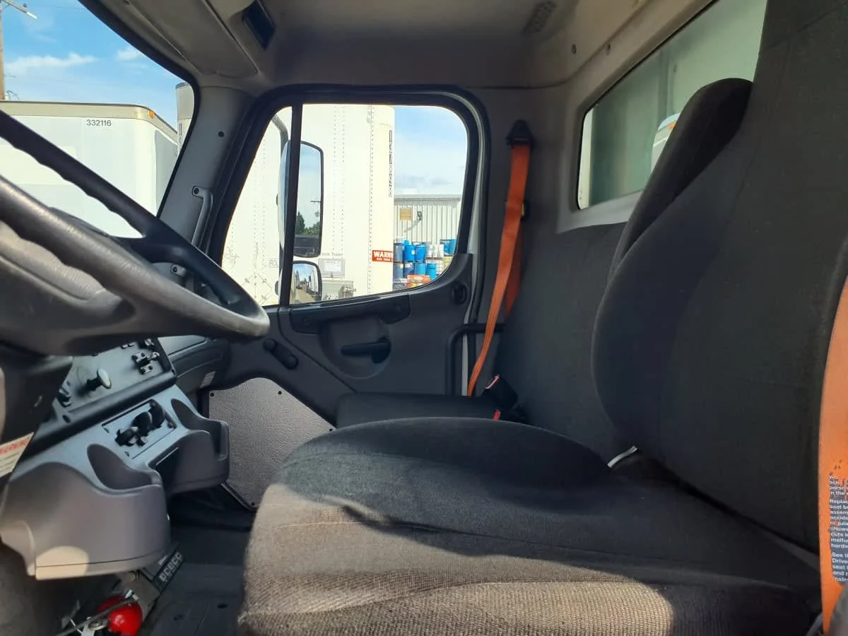 2016 Freightliner M2 106 in Springfield, MA — photo 14