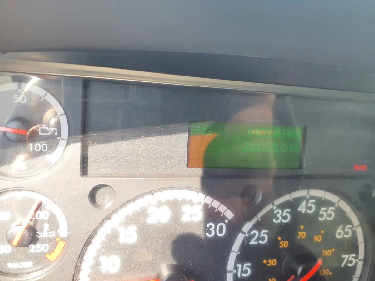 2016 Freightliner M2 106 - image 11