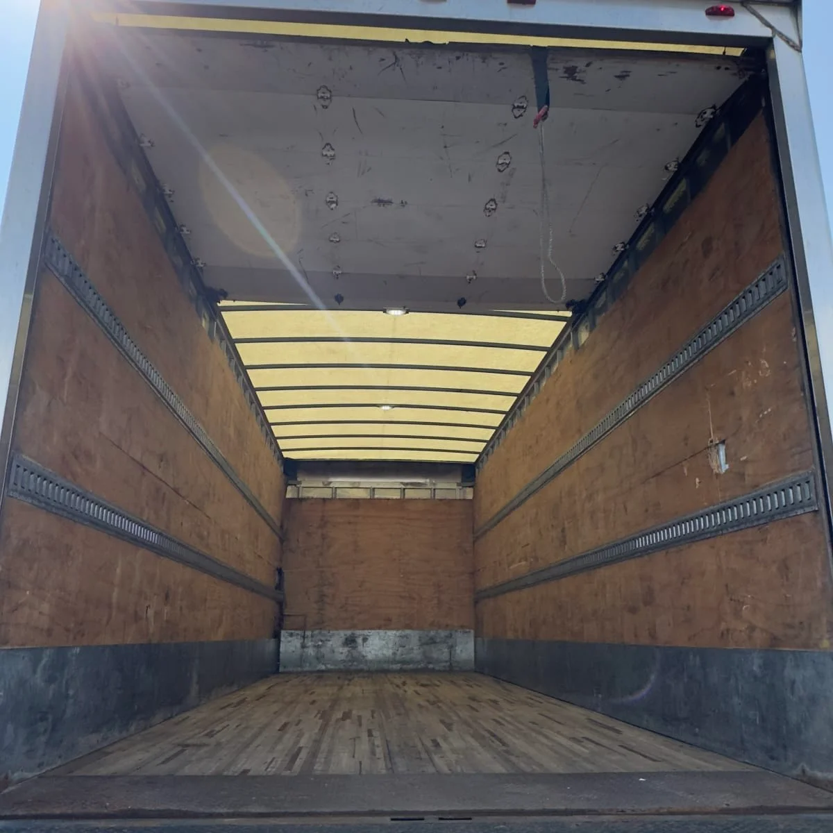 2018 International 4300 - image 8