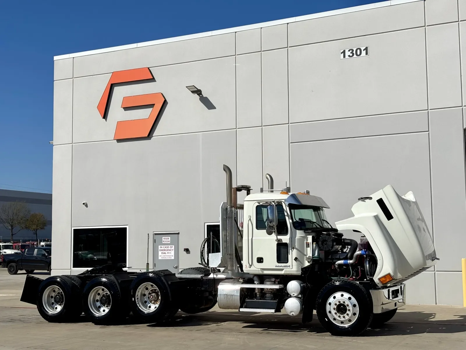 2013 Mack Pinnacle in Hutchins, TX — photo 9