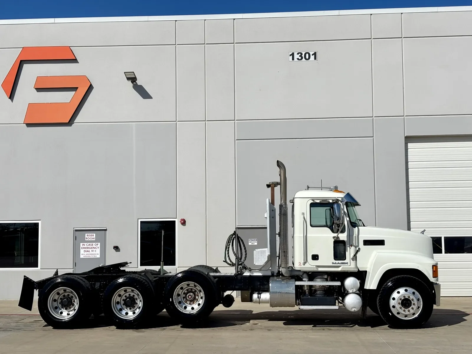 2013 Mack Pinnacle in Hutchins, TX — photo 3