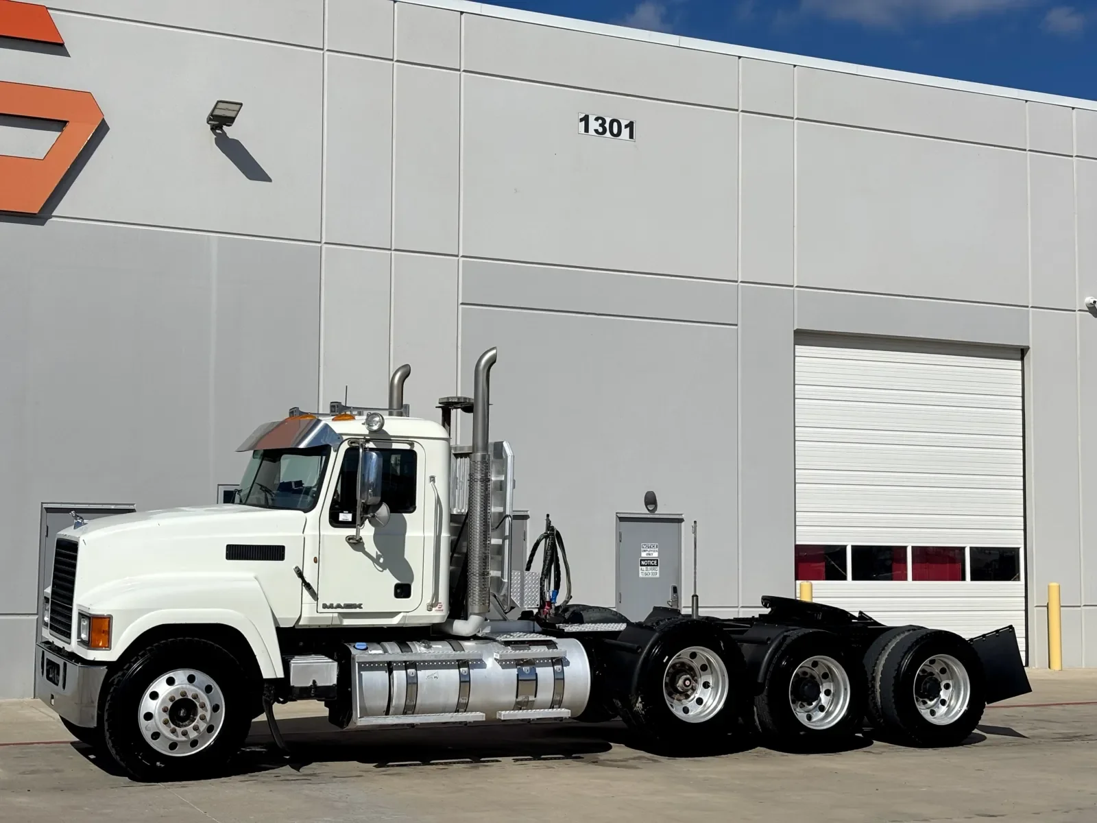 2013 Mack Pinnacle in Hutchins, TX — photo 2