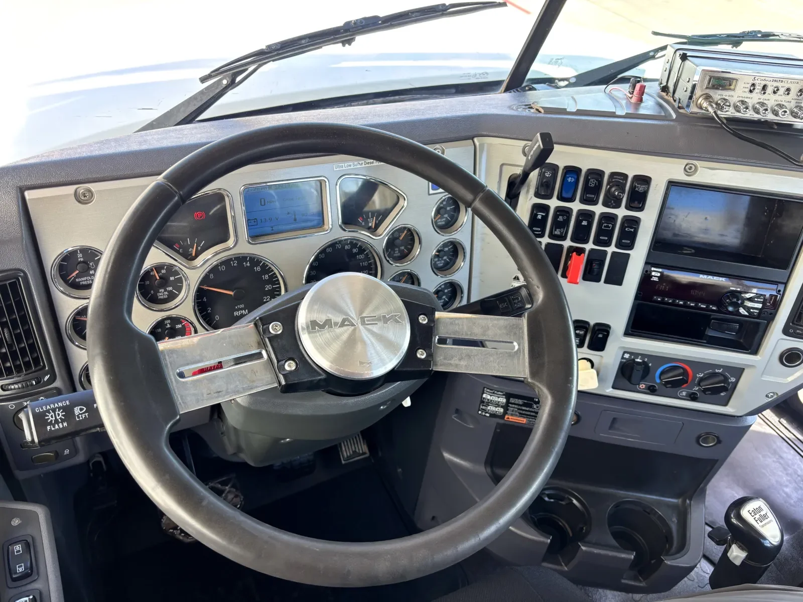 2013 Mack Pinnacle in Hutchins, TX — photo 16