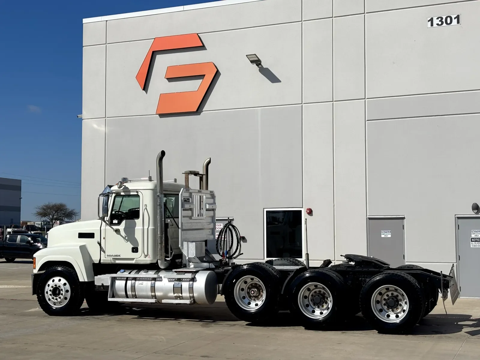 2013 Mack Pinnacle in Hutchins, TX — photo 6